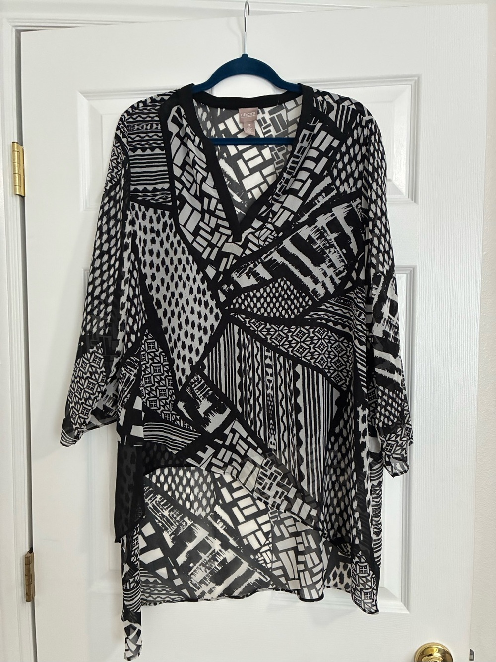 Chico's Black & White Abstract V-Neck Blouse